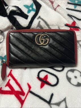 Gucci Black Quilted Leather Zip Wallet with Red Trim and Gold GG